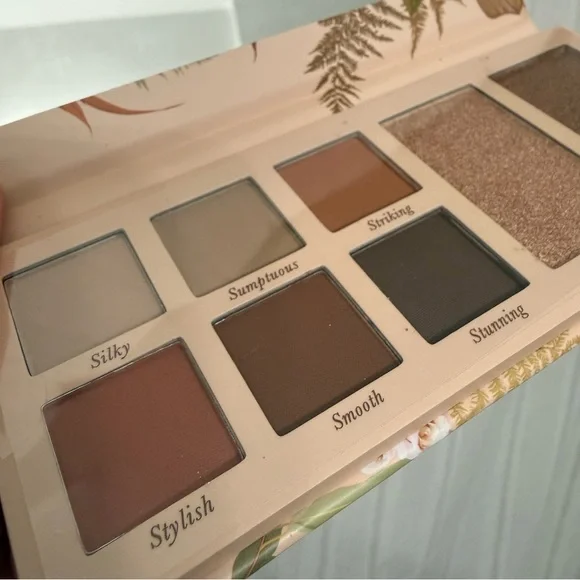 NIB‼️ Laura Geller Laura’s Essentials Soft Satins Matte Eyeshadows & Highlighter - Picture 5 of 6